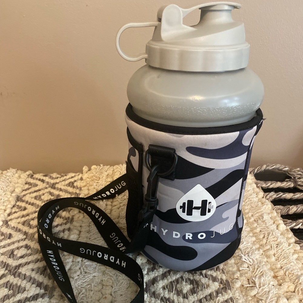 HYDROJUG black and camo sleeve
